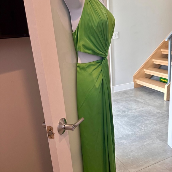 New w/Tags!! Amur Deena One Shoulder Gown in Green Daylily, size 4 - Picture 10 of 16